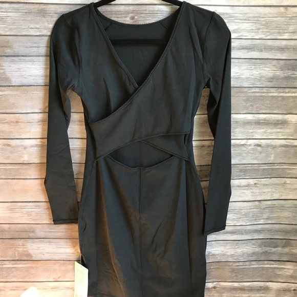 ➕NWT Lululemon contour dress Nulu long sleeve blk - Picture 6 of 8